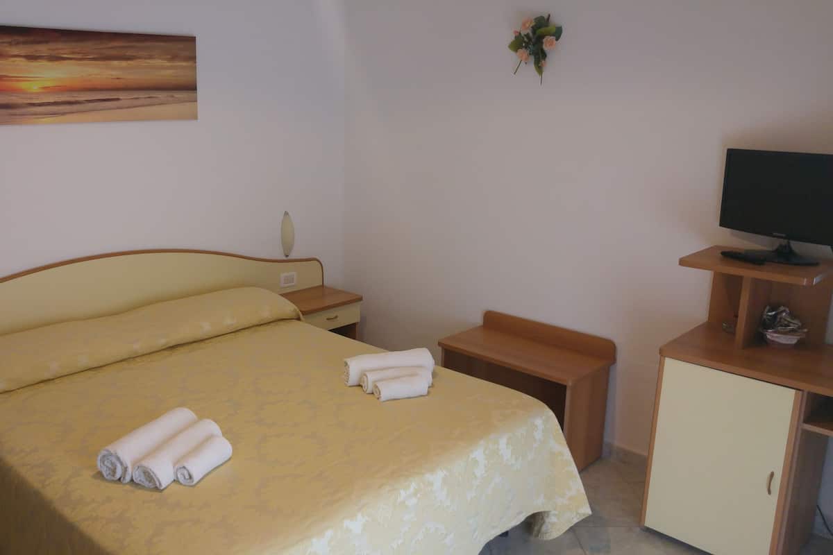 Kamar Double atau Twin, balkon, pemandangan kebun | Minibar, brankas, meja kerja, dan tempat tidur bayi (biaya tambahan)