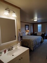 Single Room | Individually decorated, free WiFi, bed sheets