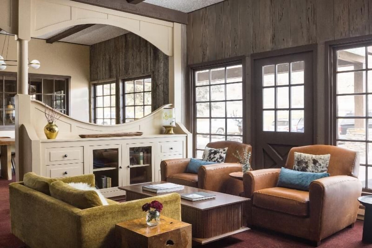 Outbound King Suite