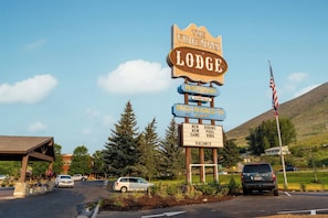 A sign for The Virginian Lodge with amenities including a restaurant, pool, and TV. - The Virginian Lodge, an Outbound Hotel (Jackson)