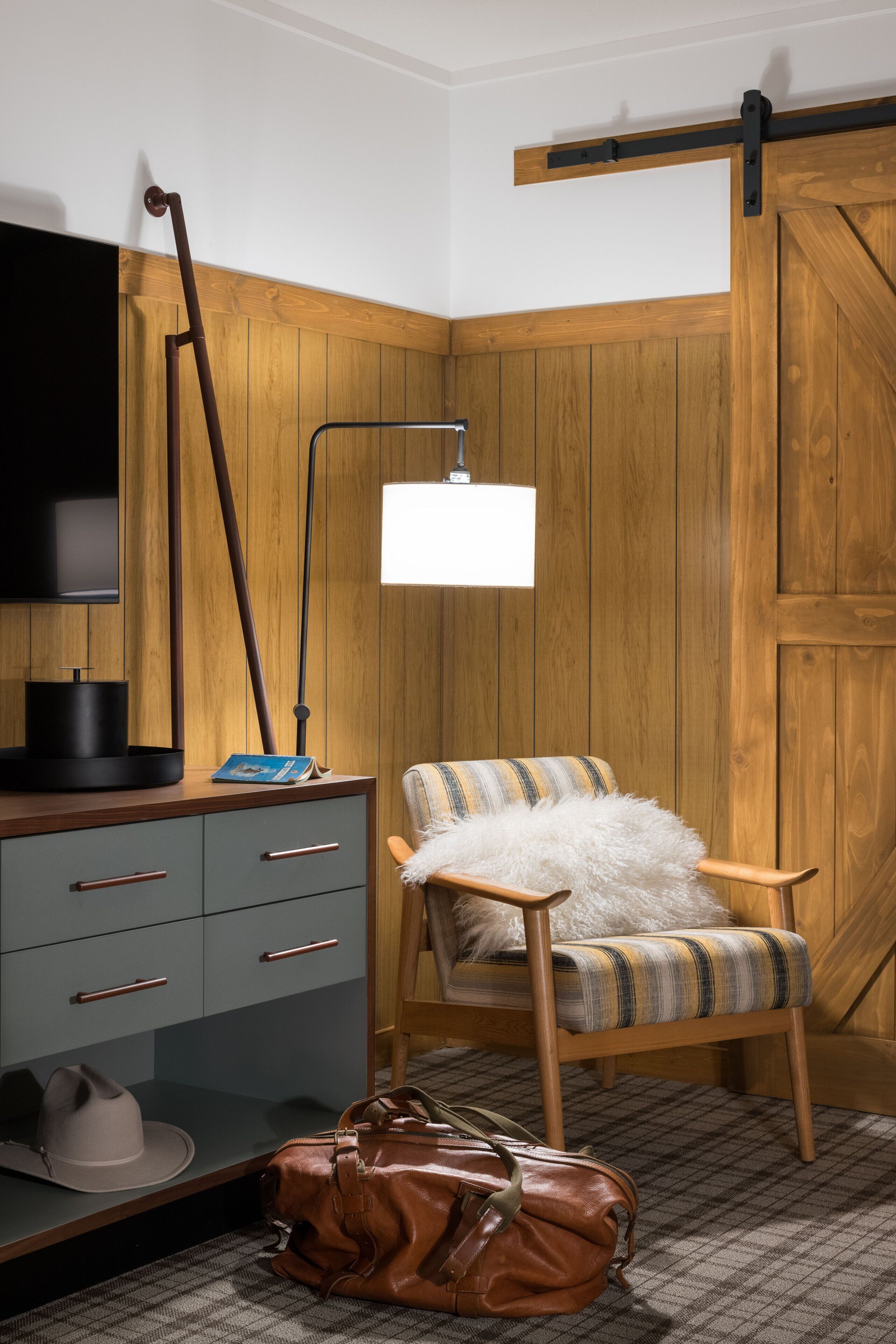 in-room safe, desk, laptop workspace, blackout curtains