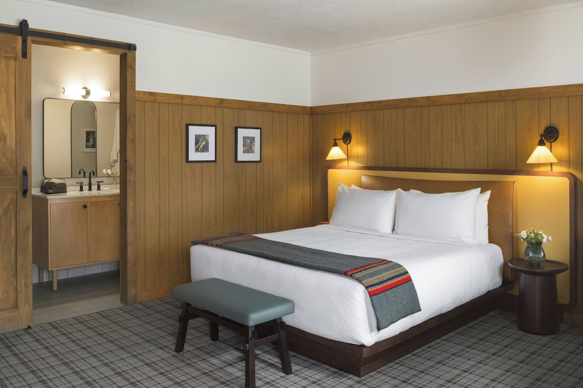 In-room safe, desk, laptop workspace, blackout drapes