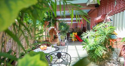 Love in Pearl Hostel