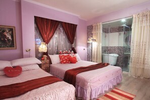 Quadruple Room, Bathtub | Individually decorated, iron/ironing board, free WiFi - Love in Pearl Hostel (Dongshan)