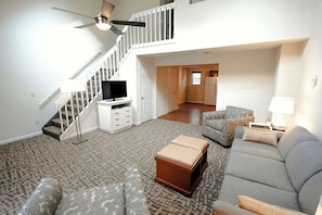 Maison en rangée Deluxe, 1 chambre | Aire de séjour | Téléviseur