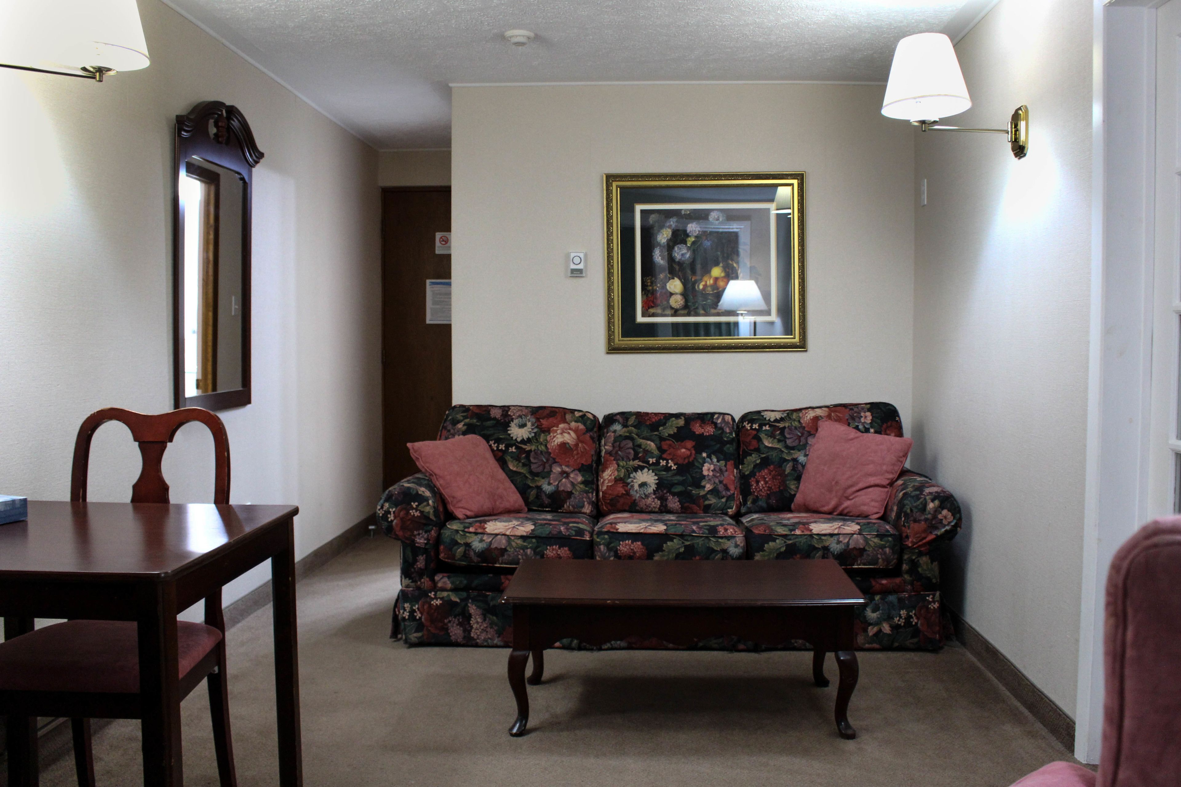 Deluxe Suite, 1 King Bed with Sofa bed | Living room