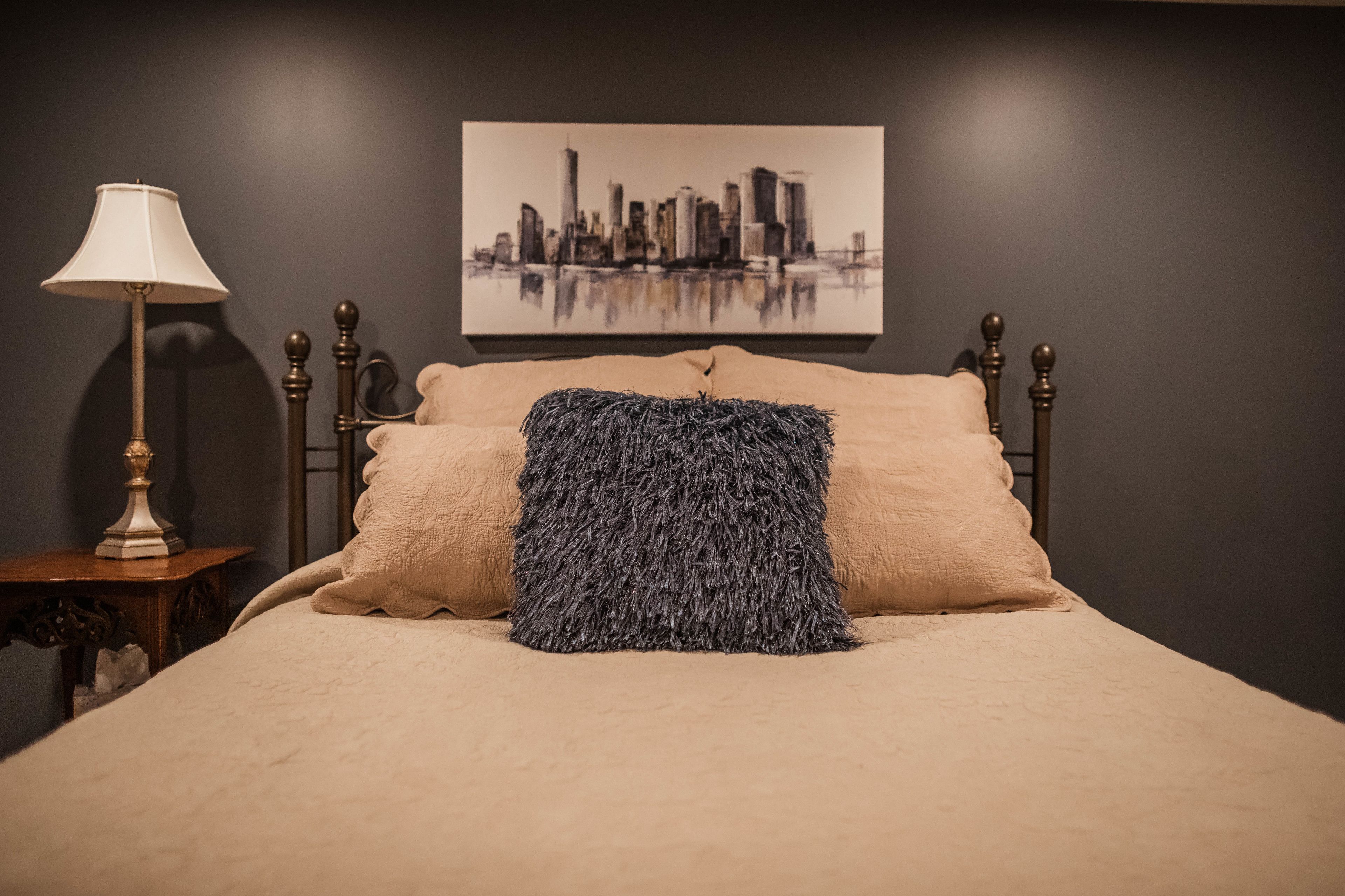 Deluxe Double Room (McNinch) | Memory-foam beds, individually decorated, individually furnished, desk