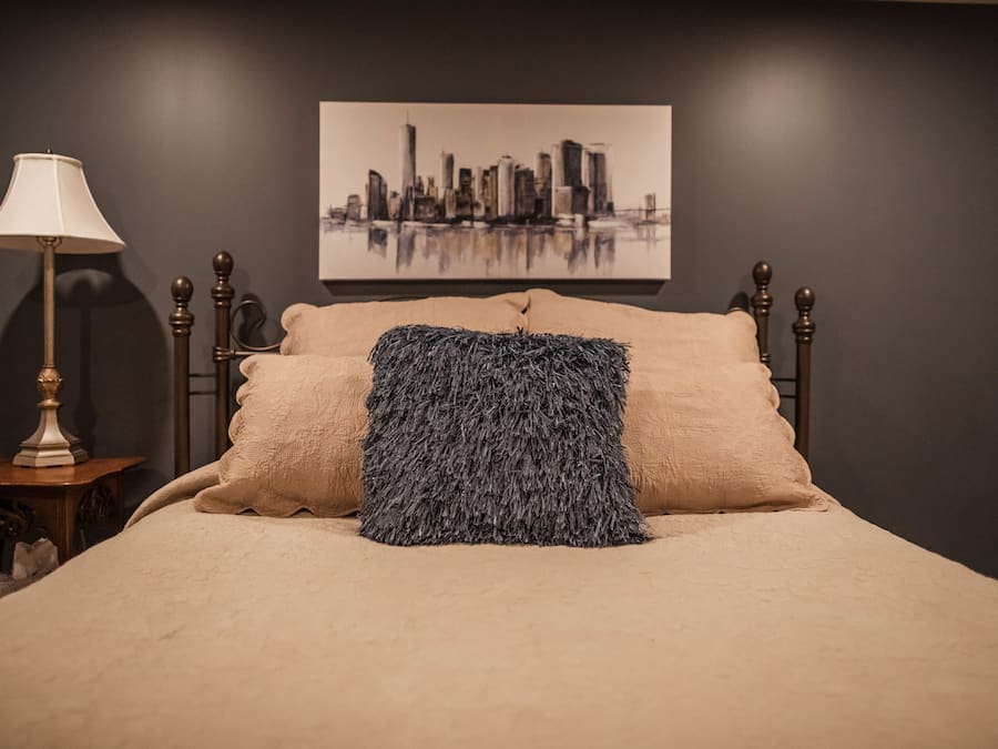 Deluxe dubbelrum (McNinch) | Memory foam-madrasser, individuell inredning, unika möbler och skrivbord