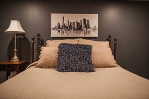 Deluxe Double Room (McNinch) | Memory foam beds, individually decorated, individually furnished, desk