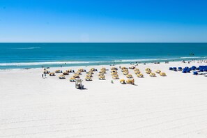 On the beach - Coral Reef Beach Resort (St. Pete Beach)