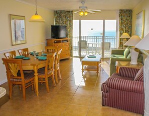 Living area - Discovery Beach Resort (Cocoa Beach)