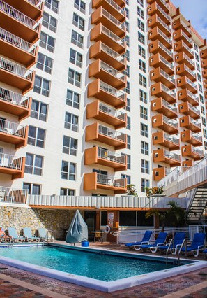 Outdoor pool - Fort Lauderdale Beach Resort by VRI Americas (Fort Lauderdale)