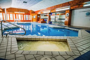 Indoor spa tub - The Village of Loon Mountain (Lincoln)