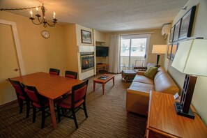 公寓客房, 1 間臥室, 非吸煙房, 小廚 | 客廳 | 電視、DVD 播放機