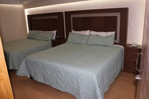 Habitación Premier doble, baño privado | Ropa de cama de alta calidad, edredones de plumas, caja fuerte