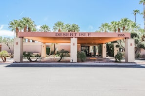 Front of property - Desert Isle Resort (Palm Springs)