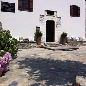 Property entrance - Mountain's Secret (Zagora-Mouresi)