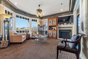 Lobby - The Ocean Plaza (Ocean Grove)