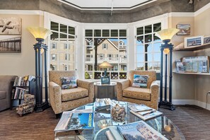 Lobby sitting area - The Ocean Plaza (Ocean Grove)