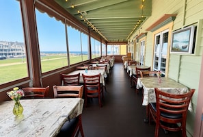 Breakfast area - The Ocean Plaza (Ocean Grove)