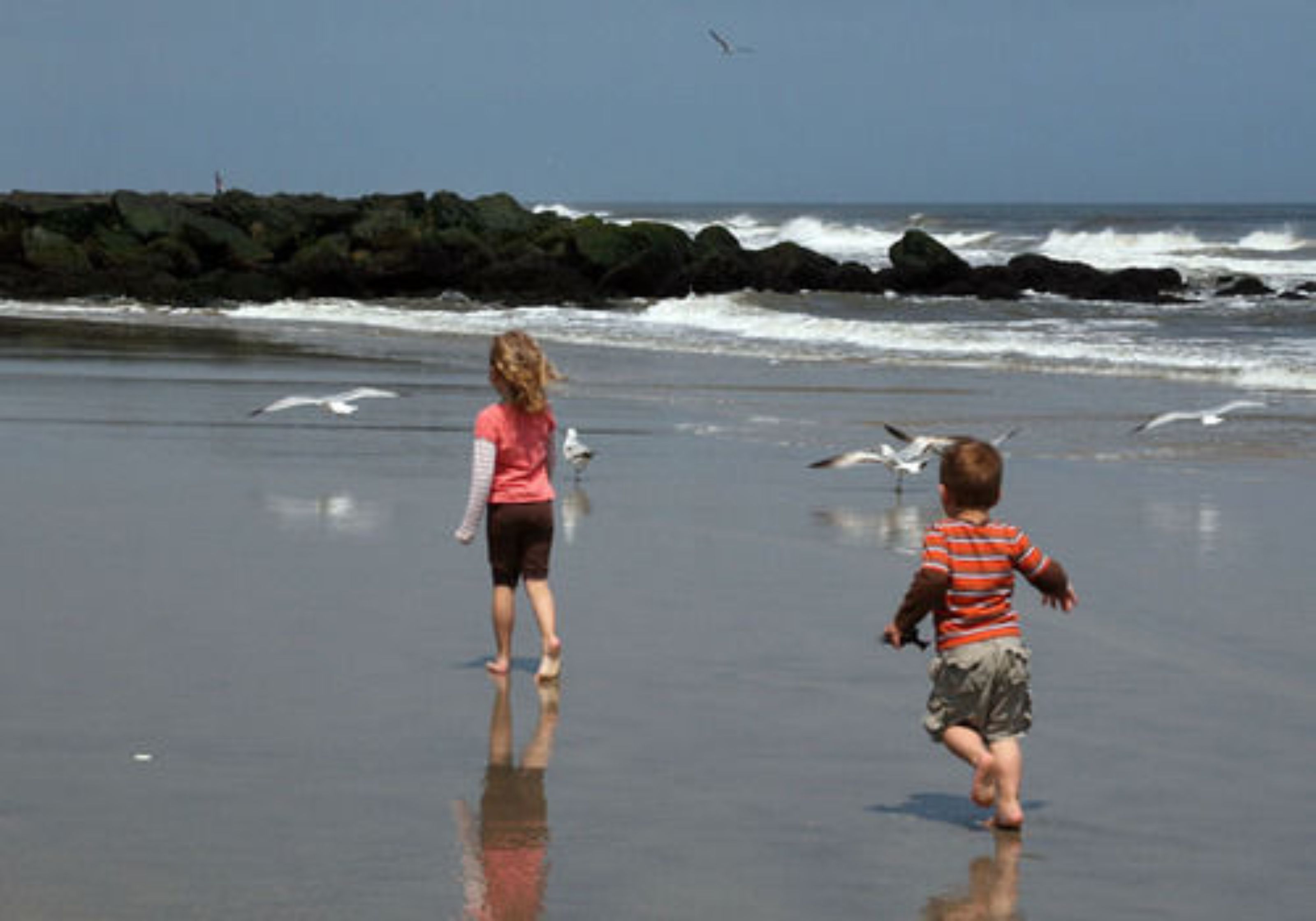 beach nearby, beach towels