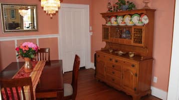 Free daily continental breakfast