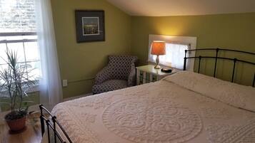 غرفة عادية - بحمام مشترك | 1 غرفة نوم وأغطية فراش متميزة وأسرّة بطبقة علوية مريحة