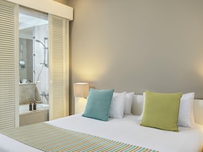 3 bedrooms, minibar, in-room safe, blackout curtains