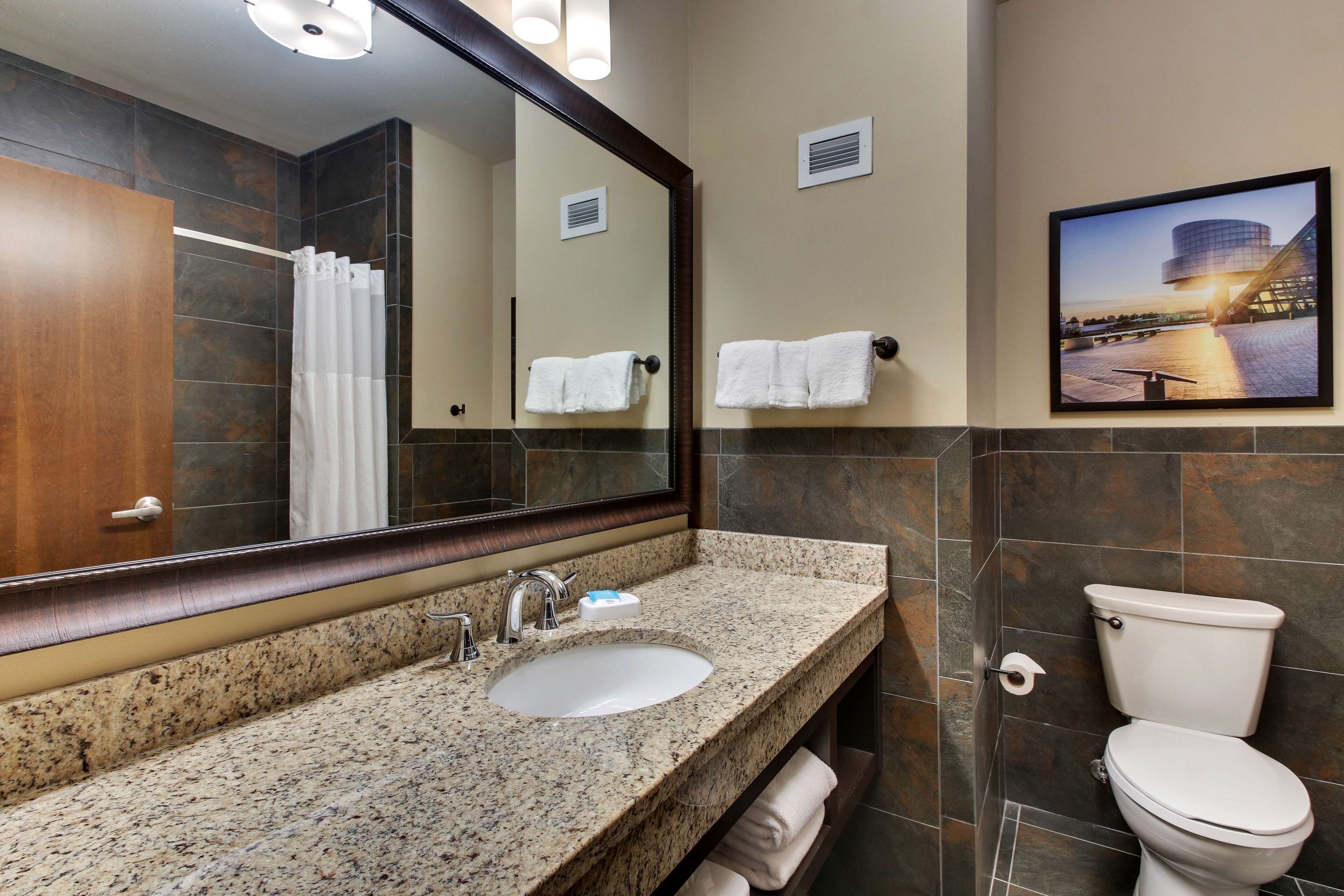 combined shower/bathtub, free toiletries, hair dryer, towels