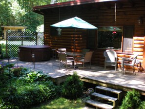 Deluxe Suite, 1 Queen Bed, Private Bathroom, Mountain View | Terrace/patio