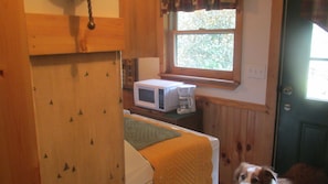 Deluxe Suite, 1 Queen Bed, Private Bathroom, Mountain View | Private kitchenette - Buffalo Creek Bed & Breakfast (Robbinsville)