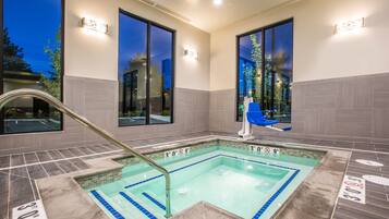 Indoor spa tub
