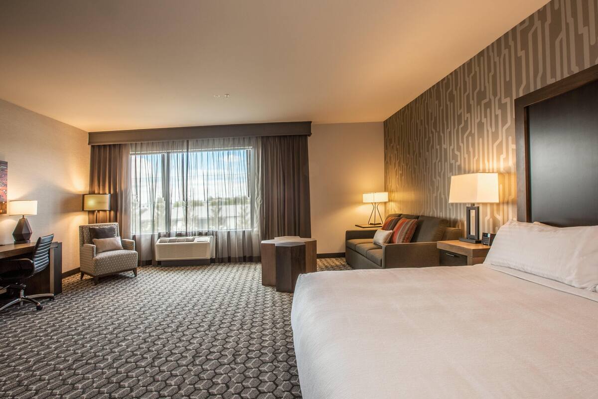 In-room safe, desk, laptop workspace, iron/ironing board (on request)