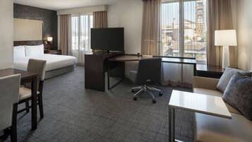 Desk, laptop workspace, iron/ironing board, WiFi (surcharge)