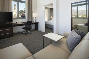 50-吋LED 液晶電視、有線頻道、電視、Netflix