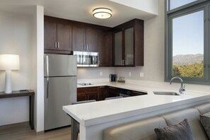 Fridge, microwave, stovetop, dishwasher - Residence Inn Los Angeles Pasadena/Old Town (Pasadena)