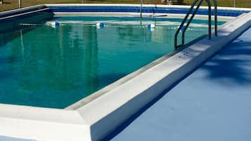 Sæsonbestemt udendørs pool