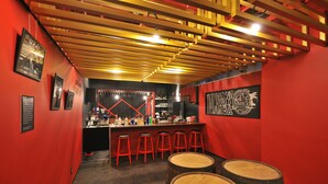 Bar (on property) - Khaosan World Namba (Osaka)