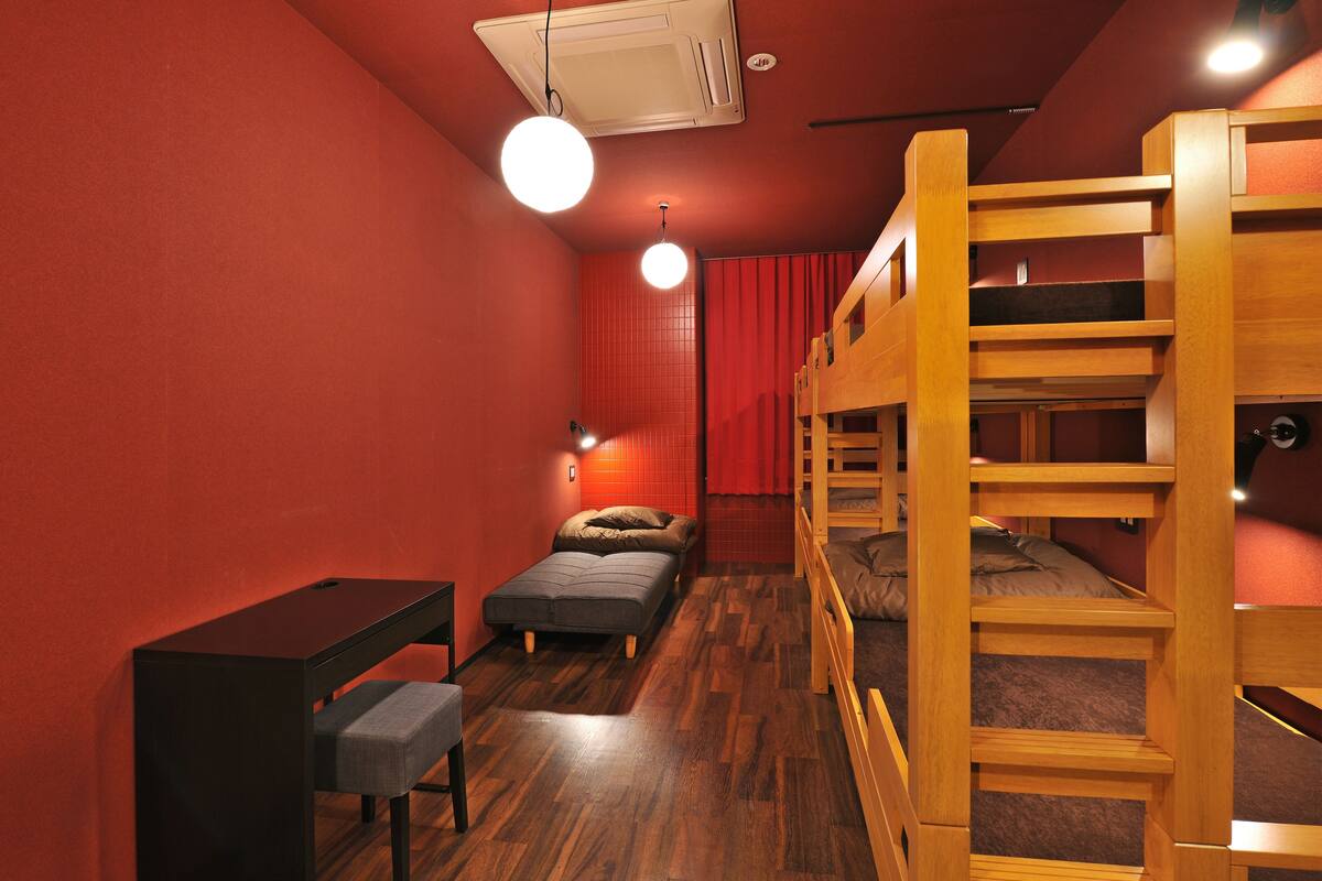 Standard Room with Bunk Bed and Shared Bathroom | In-room safe, WiFi (free), bed sheets