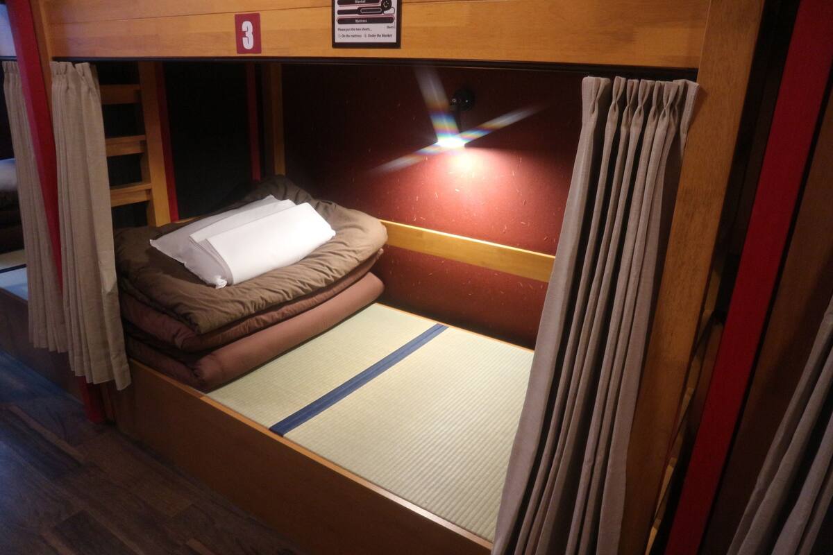 Bed in 6-Bed Female Dormitory Room | In-room safe, WiFi (free), bed sheets