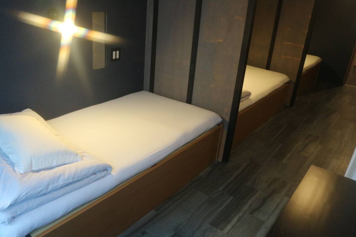In-room safe, WiFi (free), bed sheets