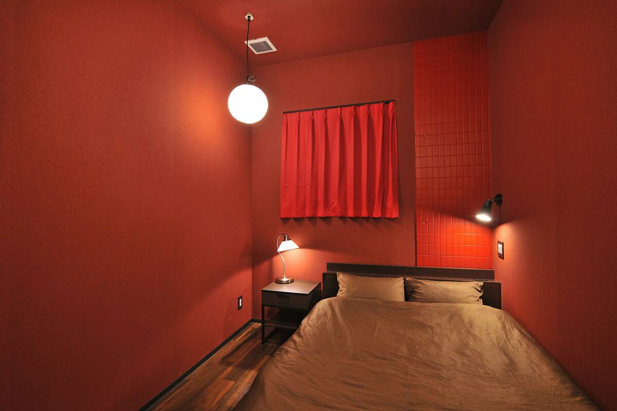 Double Room, Shared Bathroom | In-room safe, WiFi (free), bed sheets