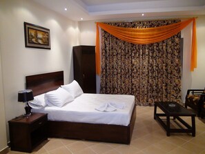 Premium bedding, minibar, in-room safe, individually furnished - Glorious Hotel (Cairo)