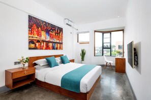 Ropa de cama de alta calidad, caja fuerte, escritorio y wifi gratis