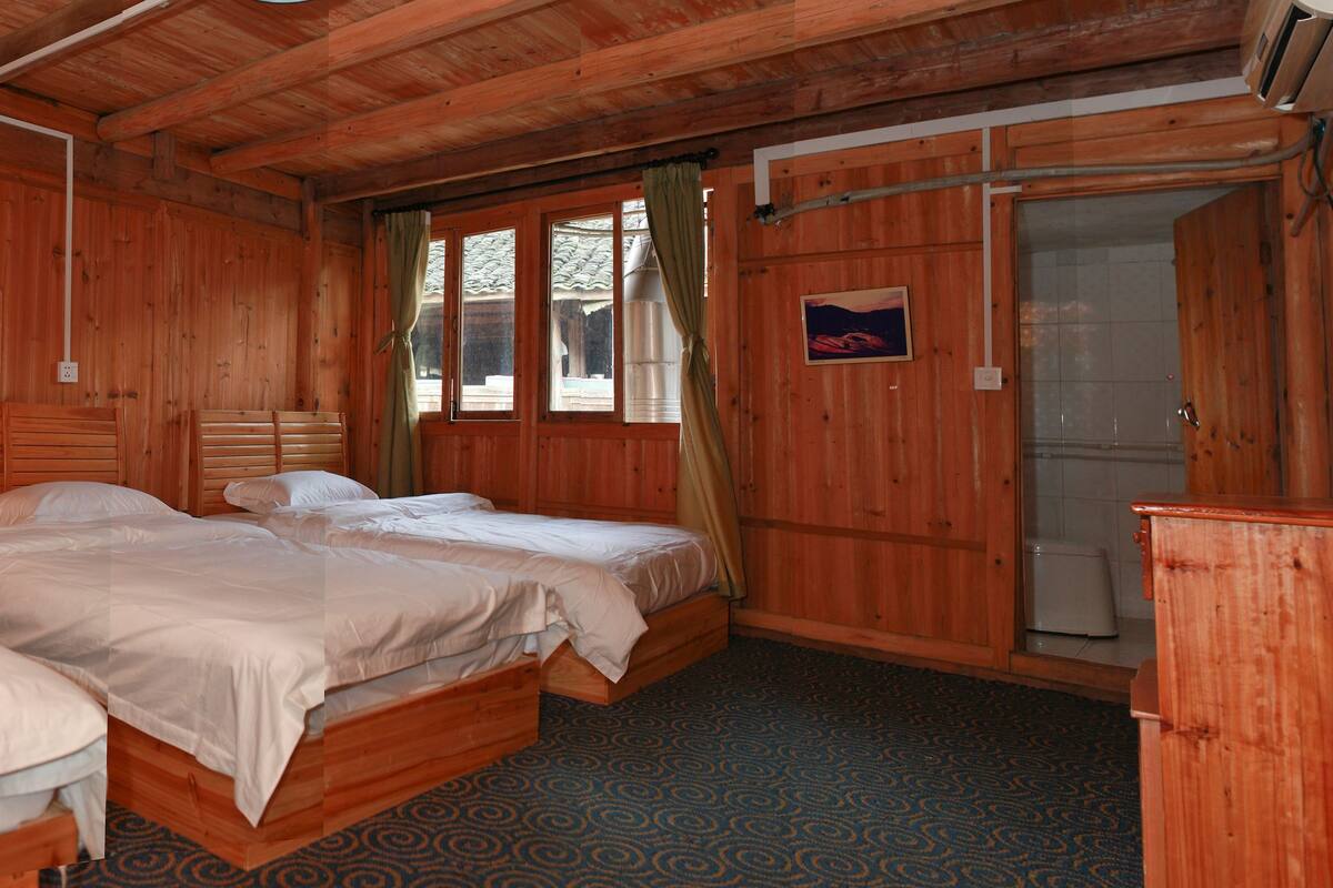 Basic Triple Room, 1 Bedroom, Non Smoking | Desk, free WiFi