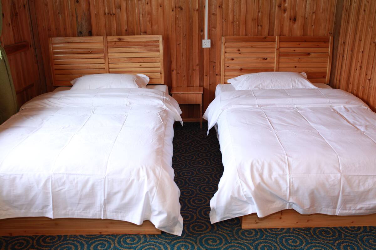 Twin Bed Room | Desk, free WiFi