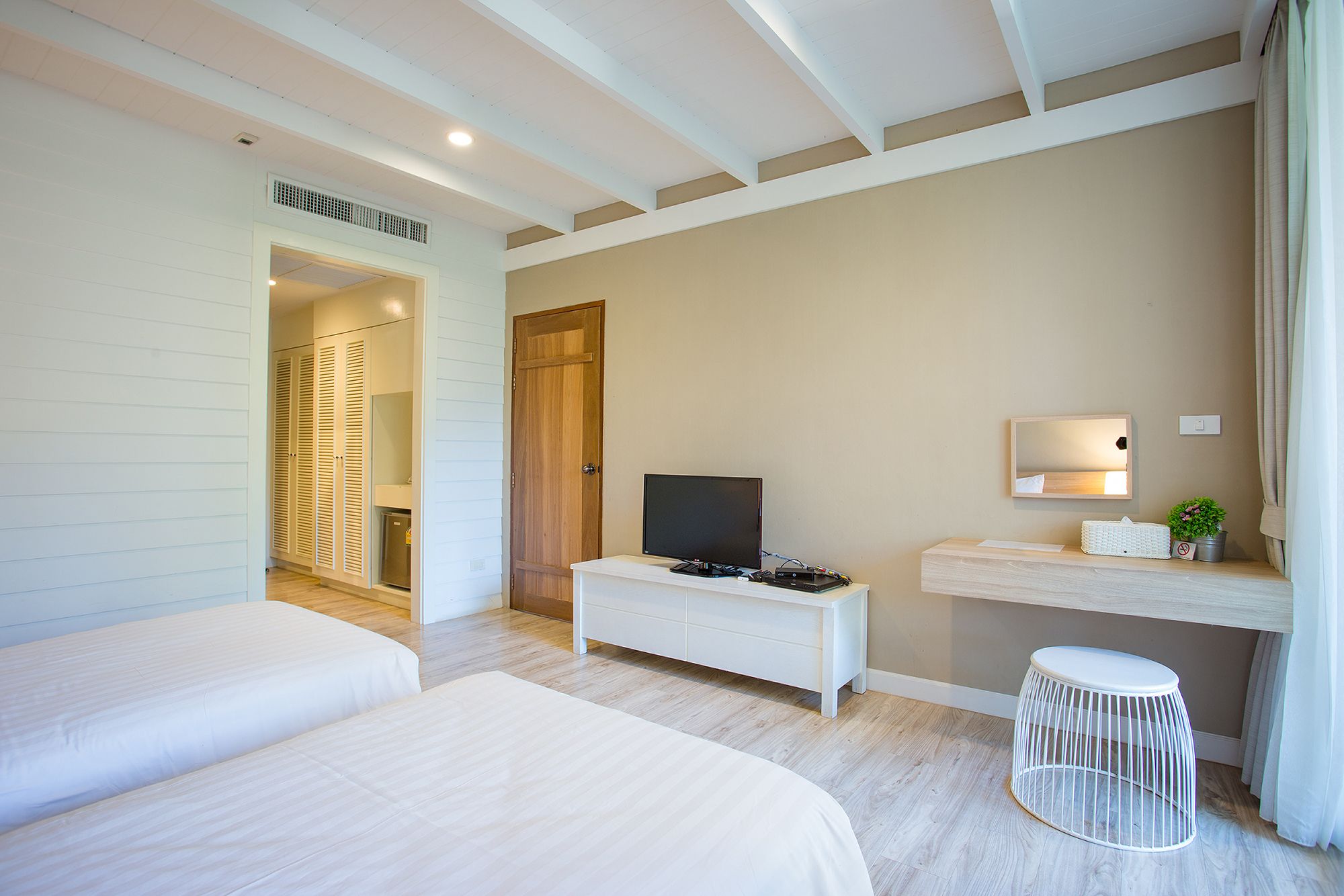 deluxe twin room, 1 bedroom | minibar, desk, blackout curtains, free wifi