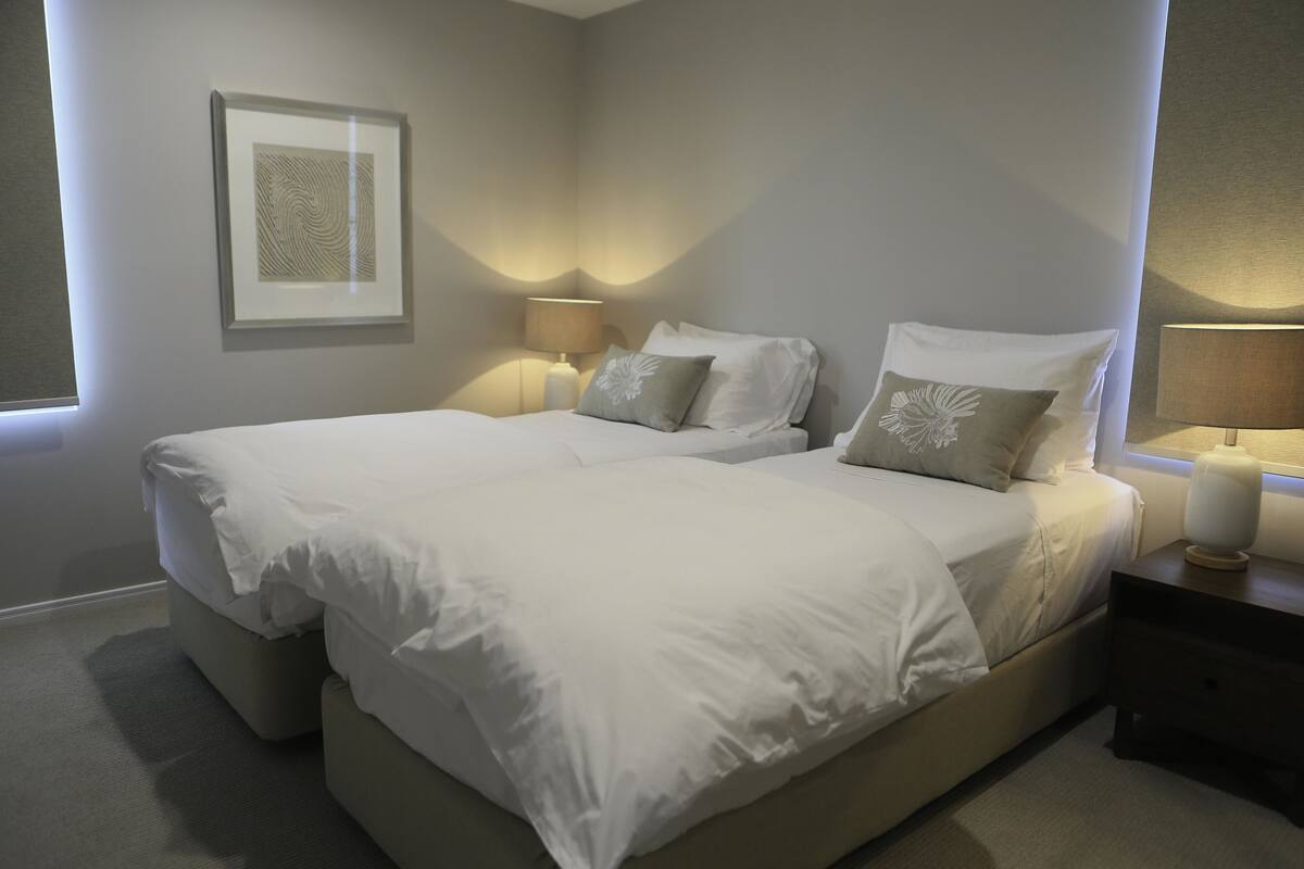 3 bedrooms, premium bedding, iron/ironing board, free WiFi