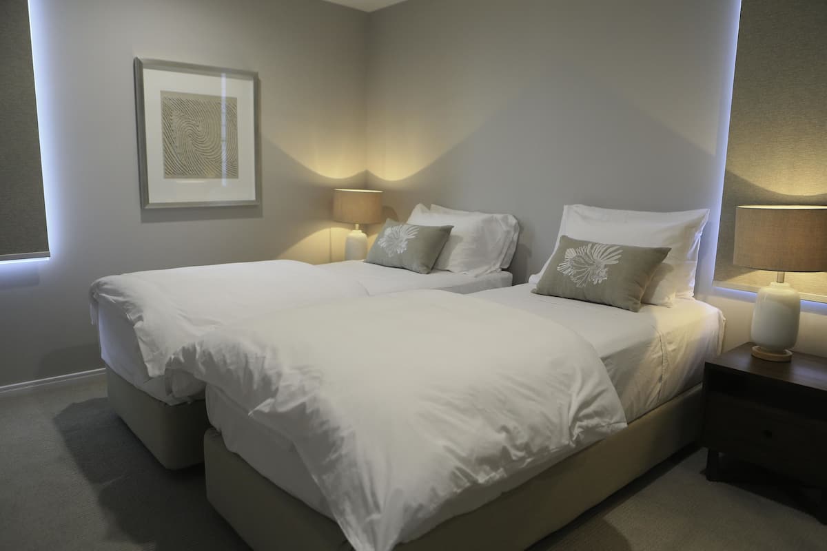 3 Schlafzimmer, hochwertige Bettwaren, Bügeleisen/Bügelbrett