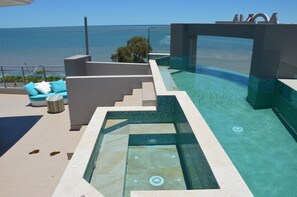 Outdoor pool - Aqua Aqua Luxury Penthouses (Urangan)